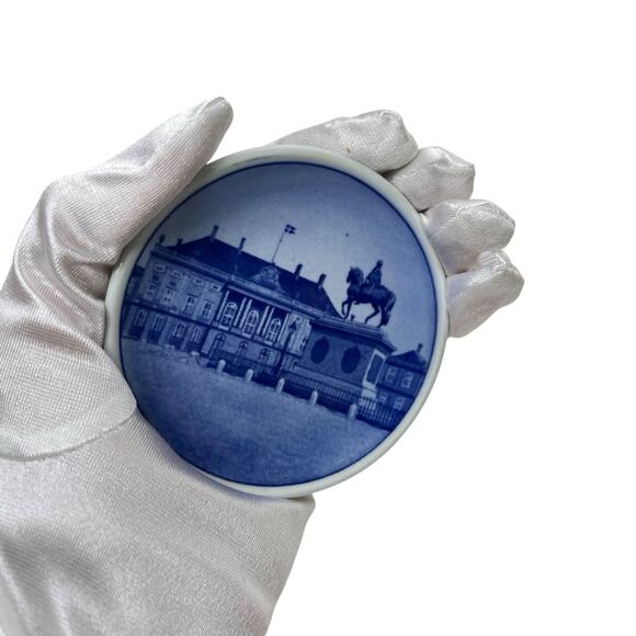 Porcelain Wall Art Royal Copenhagen Mini Plate Amalienborg Blue Display - Picture 9 of 10